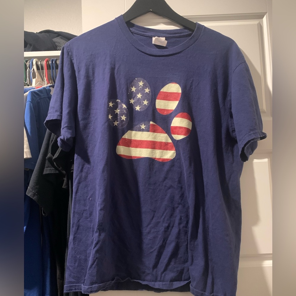 Patriotic paw print tee